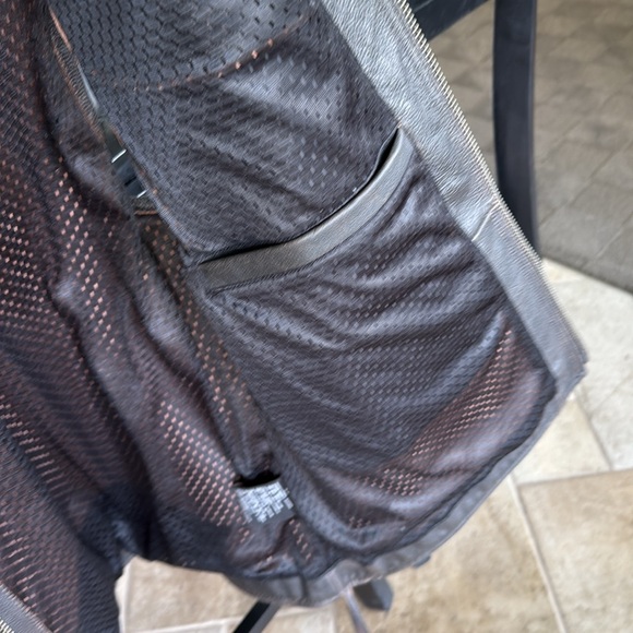 Men’s Harley leather vest - Picture 6 of 8